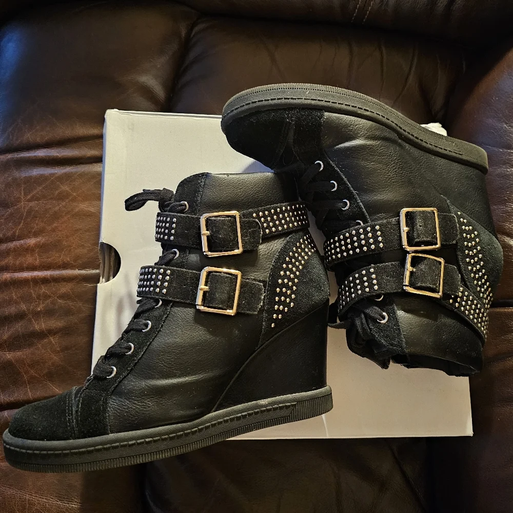 Aldo Verratto-96 wedge boots size 7.5 Used black with gold studs - Picture 1 of 12